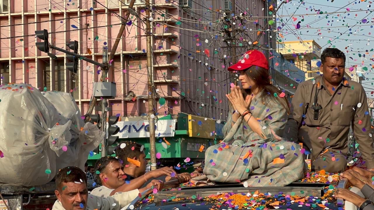 UP Nikay Chunav 2023: सपा को जिताने सड़क पर उतरीं मुलायम की बड़ी बहू, कानपुर में डिंपल यादव का पहला रोड शो…