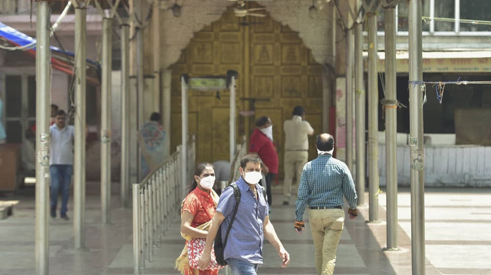 लॉकडाउन के बाद बंगाल में मिली धर्मिक स्थल खोलने की अनुमति, पहले दिन कम संख्या में लोग पहुंचे