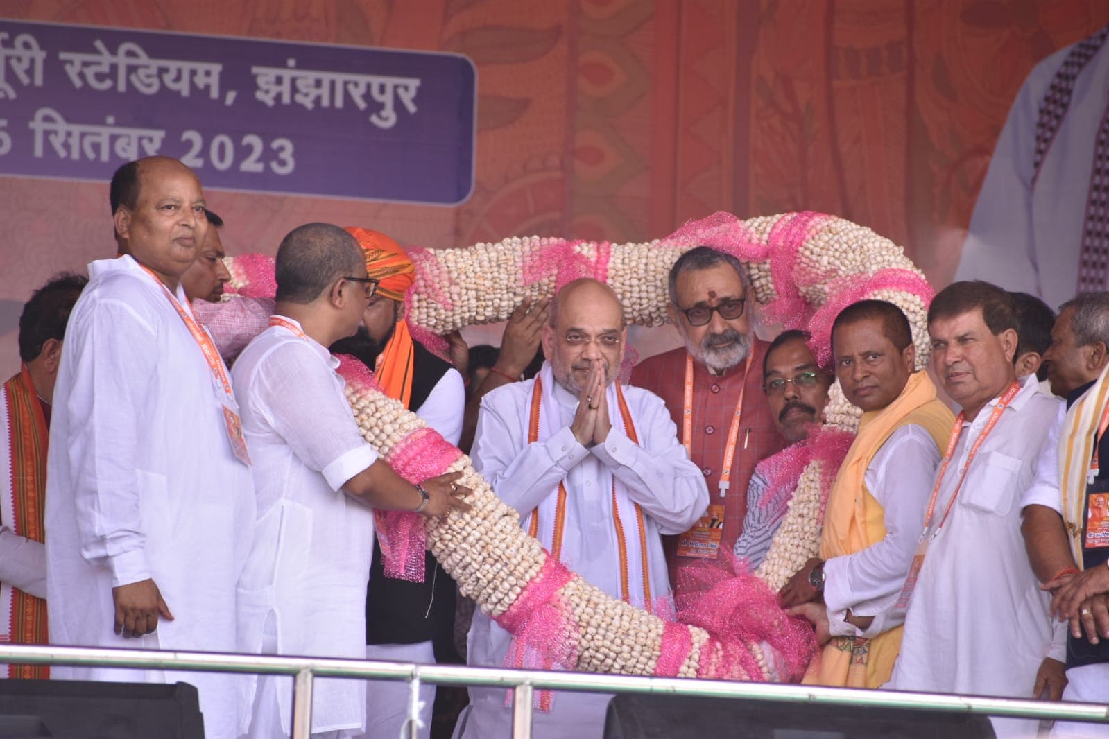 PHOTOS: बिहार के झंझारपुर में अमित शाह का ये अंदाज देखिए, स्वागत से लेकर भाषण तक की देखें तस्वीरें..