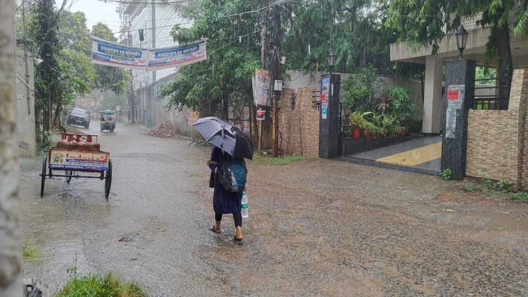 बिहार में मानसून कमजोर, कई जिलों में ठनका को लेकर अलर्ट, जानें आपके जिले में कब होगी बारिश..