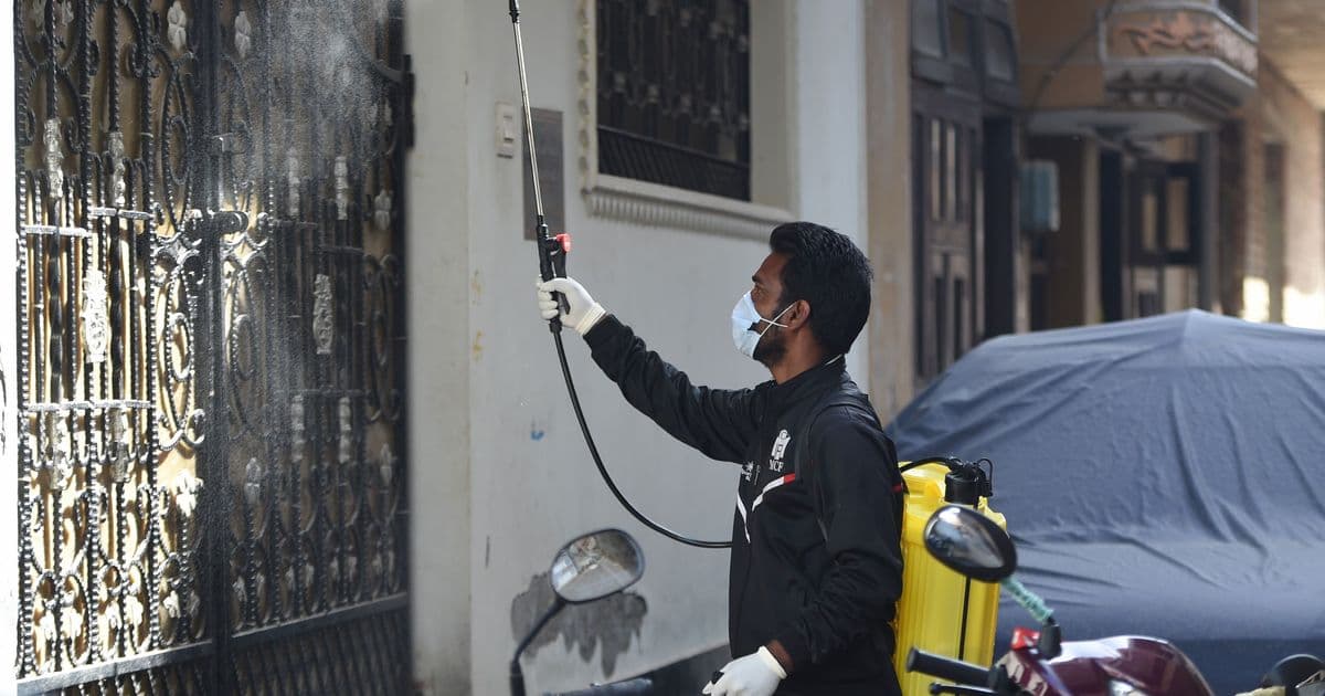 कॉलोनी व कार्यालयों को किया जा रहा सेनेटाइज