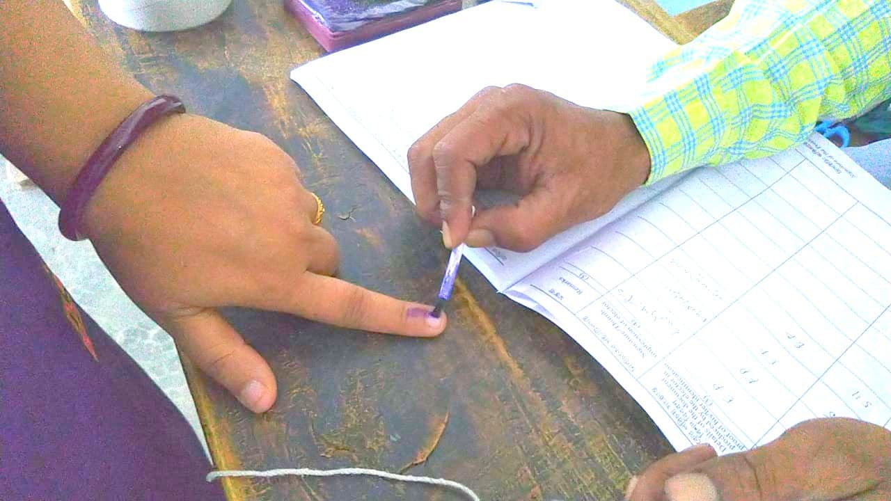 Bengal First Phase Voting 2021 Photos Videos: рдЖрдЦрд┐рд░реА рдШрдВрдЯреЗ рдореЗрдВ рднреА рдЙрддреНрд╕рд╛рд╣ рд░рд╣рд╛ рдмрд░рдХрд░рд╛рд░, 80 рдкреНрд░рддрд┐рд╢рдд рд╕реЗ рдЬреНрдпрд╛рджрд╛ рдорддрджрд╛рддрд╛рдУрдВ рдиреЗ рдбрд╛рд▓рд╛ рд╡реЛрдЯ