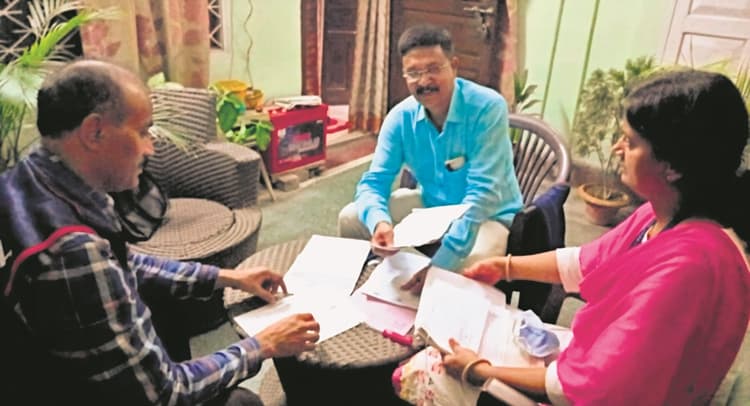 ईओयू की छापेमारी: खनन विभाग के अधिकारी के खाते में डेढ़ करोड़ से अधिक रुपये, शोरूम और फ्लैटों के भी मालिक