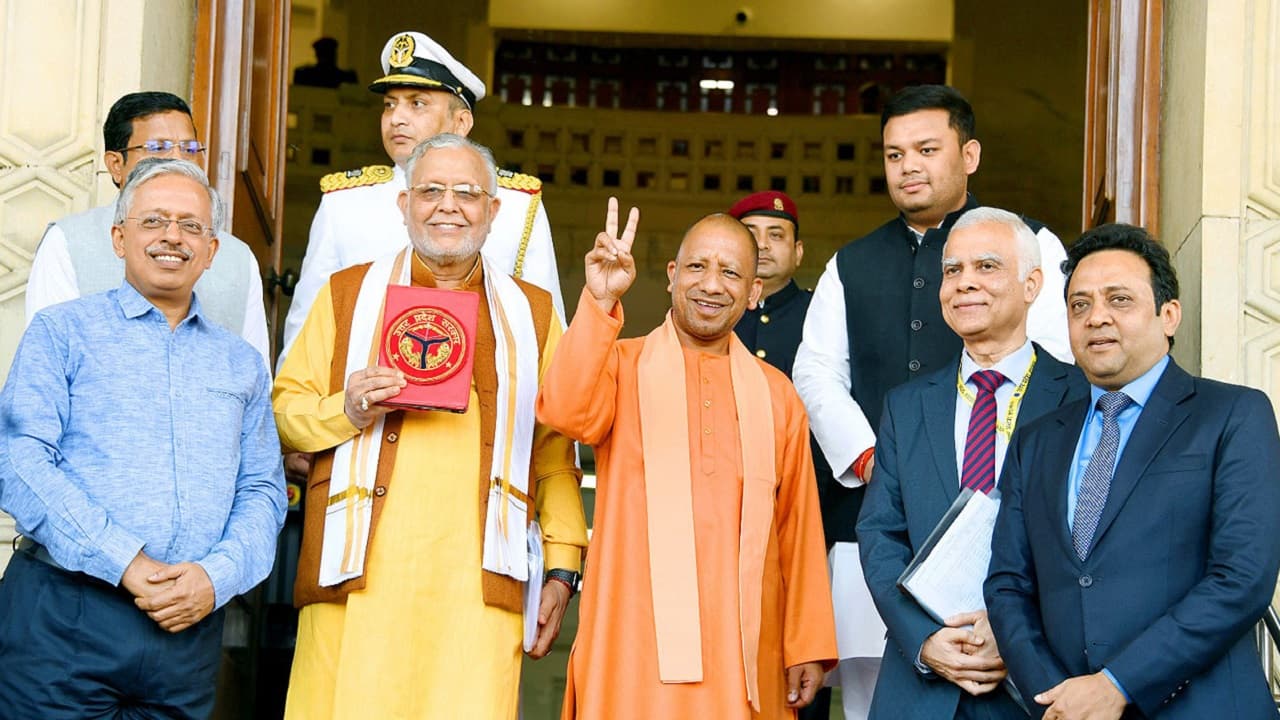 UP Budget 2023: गांव-गरीब के बच्चे को मिलेगी डिजिटल से नॉलेज, संस्कृत पढ़ने वालों को सरकार देगी 10 करोड़