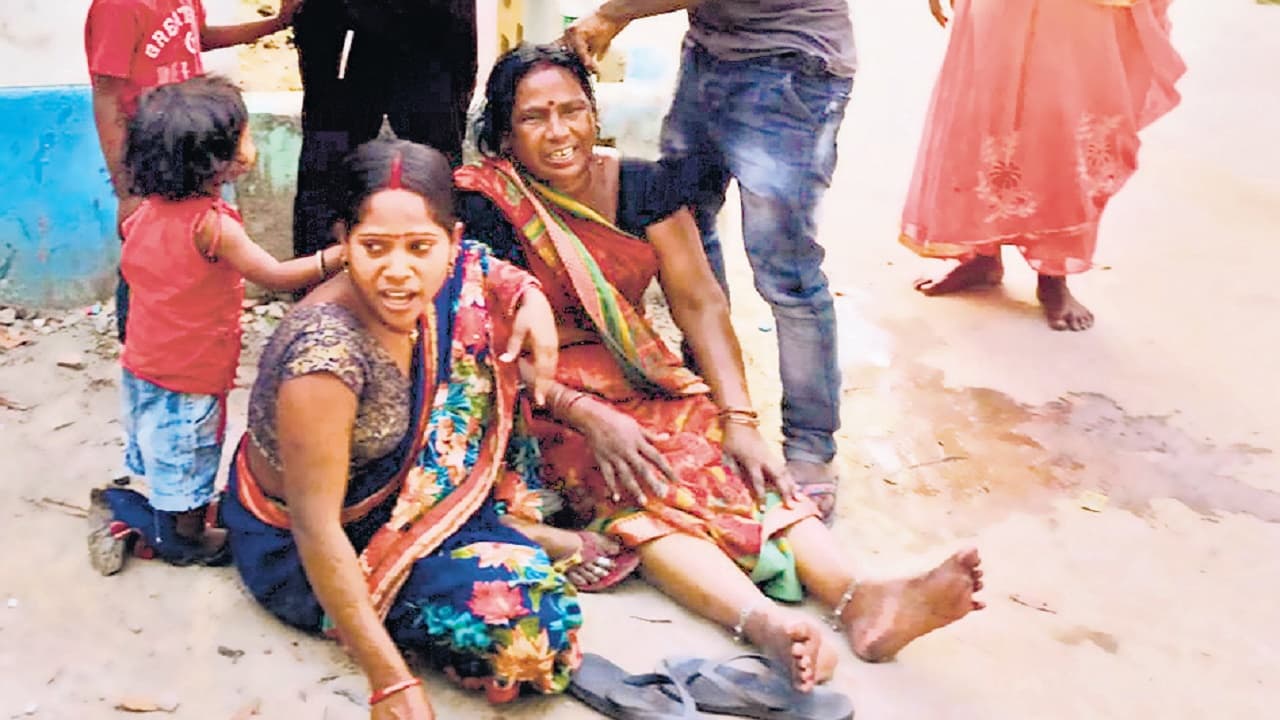UP Weather: लखनऊ में तेज बारिश के साथ गिरे ओले, मौसम विभाग ने जारी किया रेड अलर्ट, रात में होगी भारी बारिश