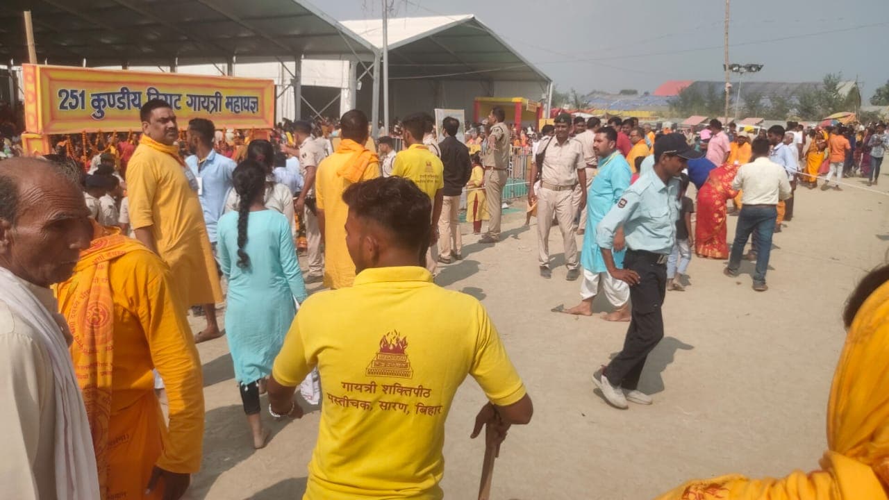 बिहार: सारण के परसा में यज्ञ स्थल के गेट पर धक्का-मुक्की में दो महिलाओं की मौत, 5 श्रद्धालु जख्मी