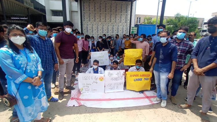 Bihar News : जूनियर डॉक्टर्स के हड़ताल से बढ़ी परेशानी, इलाज नहीं मिलने से आक्रोशित हुए मरीज व परिजन