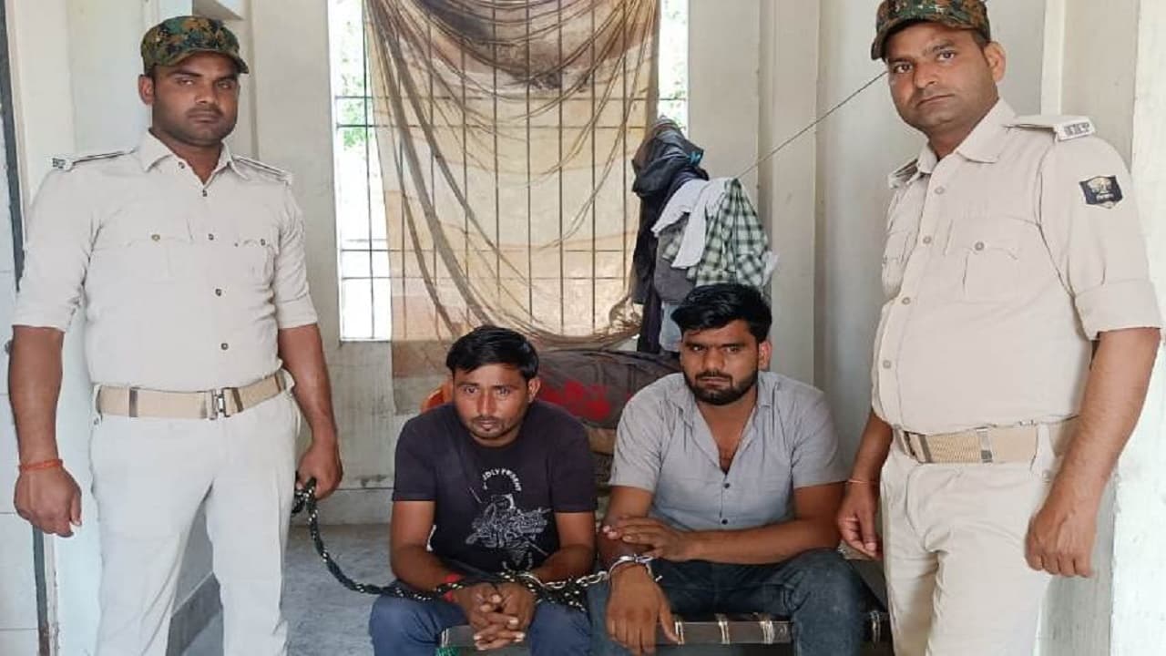 Bihar News: गोपालगंज में वाहन चेकिंग के दौरान कार से तीन करोड़ रुपये जब्त, कार चालक समेत दो धराये