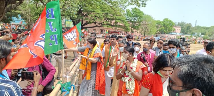 Bengal Chunav 2021: ममता बनर्जी के विपक्षी नेताओं को पत्र लिखने पर स्मृति ईरानी का तंज, दीदी के पत्र लिखने का मतलब तृणमूल जा रही है