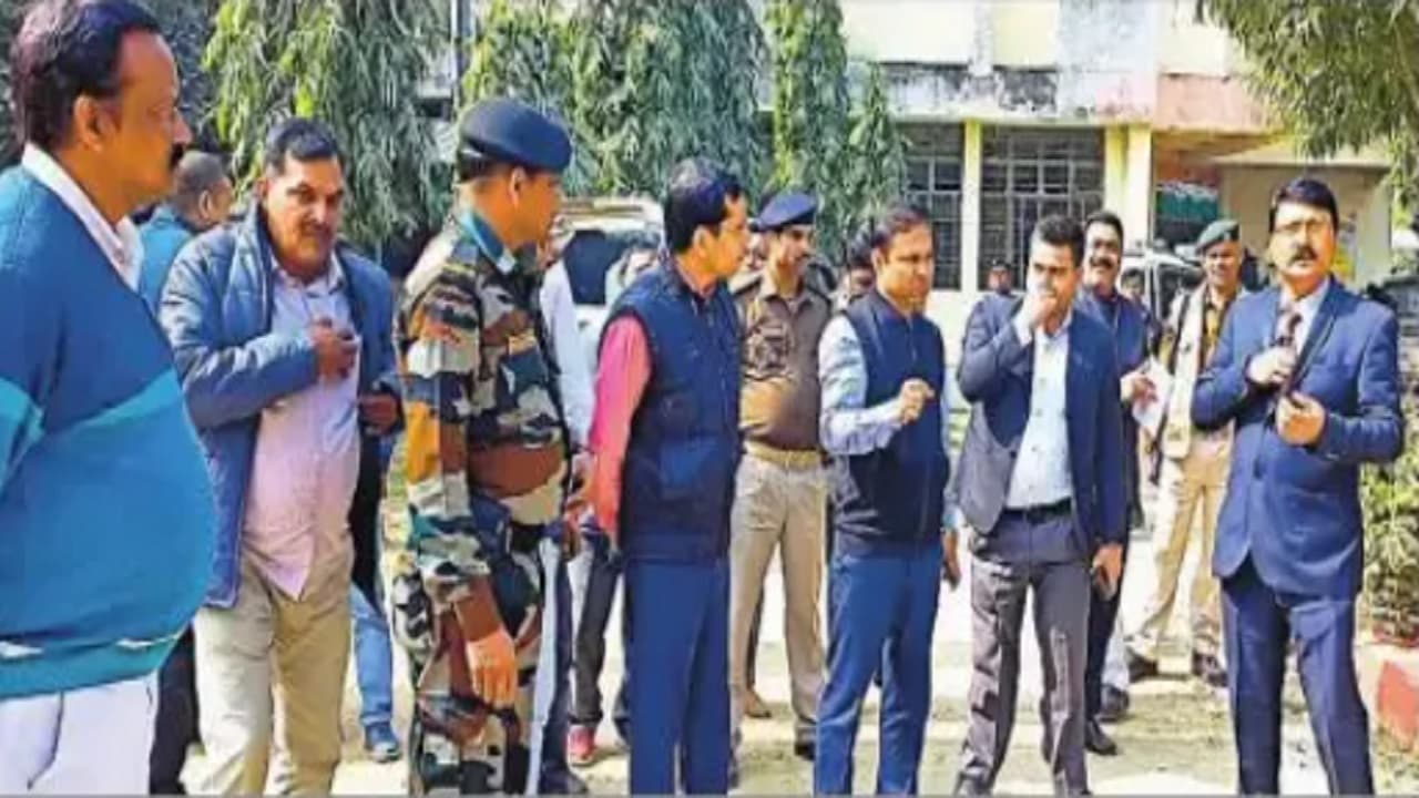 गोपालगंज के बसडीला बाजार में तनाव, CCTV फुटेज के आधार 6 लोगों को उठाया. मामले की जांच में जुटी पुलिस