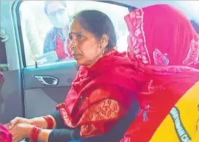 Rupesh Murder Case : मीडिया को देख कार में ही रो पड़ीं रूपेश की मां, घंटे भर हुई नीतीश कुमार से मुलाकात, मिला भरोसा