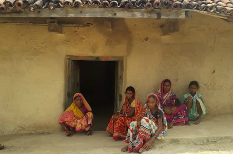 मां की चिता ठंडी भी नहीं हुई थी कि बेटे की अर्थी श्मशान घाट आ पहुंची