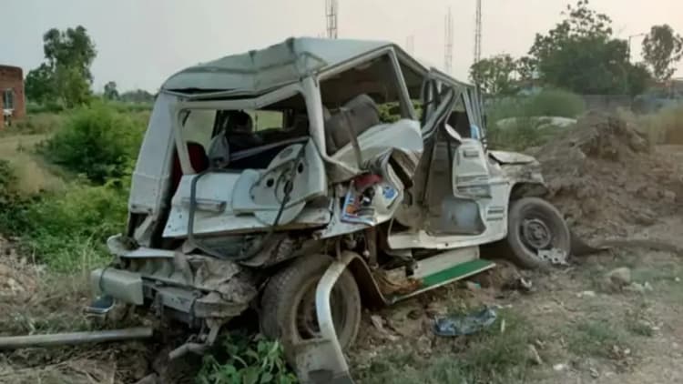 यूपी में बगहा के पैक्स अध्यक्ष सहित तीन लोगों की सड़क दुर्घटना में मौत, ट्रक का टायर फटने से हुआ हादसा