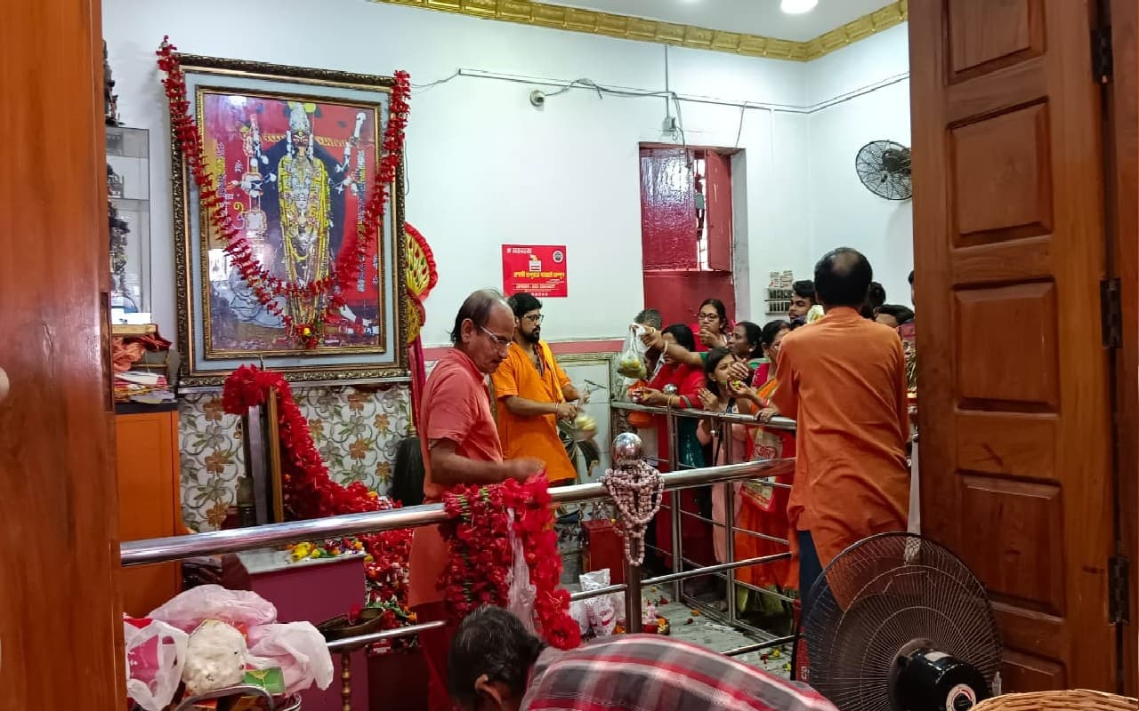West Bengal : बंगाल में कालीपूजा के दौरान दिखेंगी पंडालों में अनोखी थीम, सज कर तैयार हुए पूजा पंडाल West Bengal : बंगाल में कालीपूजा के दौरान दिखेंगी पंडालों में अनोखी थीम, सज कर तैयार हुए पूजा पंडाल