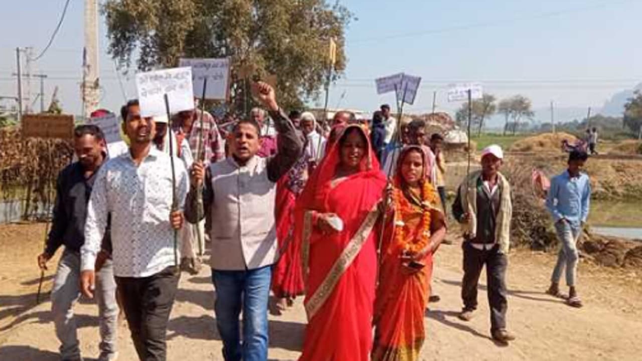 Bihar: शराब पीने व बेचने वालों की अब झाड़ू से होगी पिटाई, इस गांव की महिलाओं ने गठित की निगरानी कमेटी