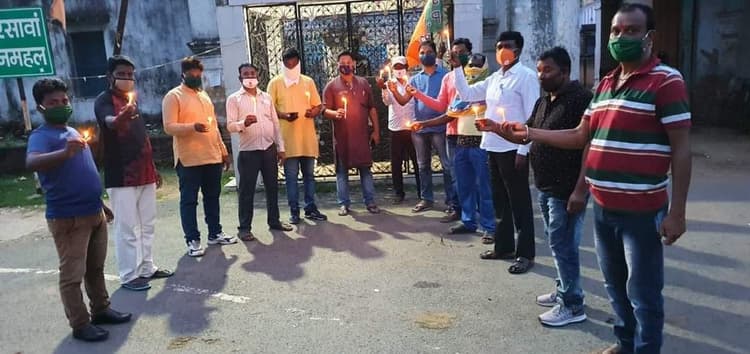 झारखंड में भूख से हुई मौत को लेकर भाजपा ने किया विरोध प्रदर्शन