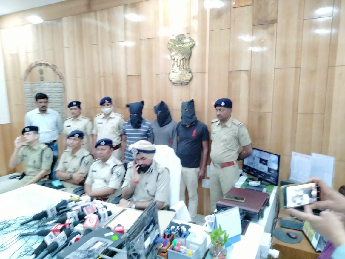 Bihar News: समानांतर ऑनलाइन एग्जाम सेंटर चलानेवाले शातिर गिरफ्तार, व्यापम से भी इस गिरोह का रिश्ता