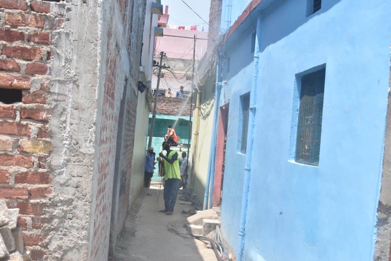 रांची में भी कोरोना वारियर से बदसलूकी, हिंदपीढ़ी को सैनिटाइज करने गये निगम कर्मियों पर लोगों ने थूका