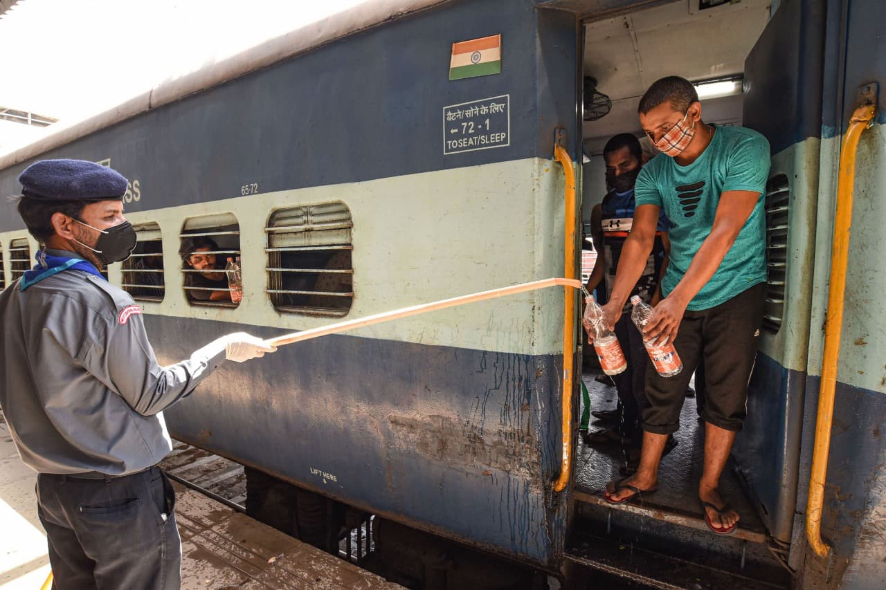 IRCTC/Indian railways: 1 जून से चलेंगी ट्रेनें: ऐसे पाएं आसानी से ऑनलाइन टिकट, जान लें बुकिंग और यात्रा के नियम IRCTC/Indian railways: 1 जून से चलेंगी ट्रेनें: ऐसे पाएं आसानी से ऑनलाइन टिकट, जान लें बुकिंग और यात्रा के नियम