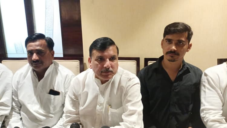 चंदौली कांड: AAP सांसद संजय सिंह ने चलाए जहर बुझे तीर, तीखे सवालों से पुलिस को घेरा, कल पूरी UP में विरोध