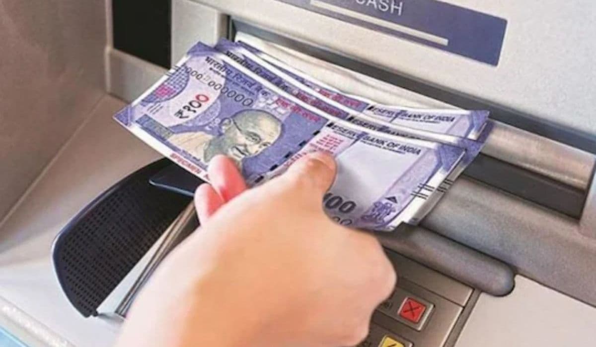 बिहार में ATM लूट: बाइक सवार अपराधियों ने पहले गार्ड को मारी गोली, फिर 13 लाख रुपए और 2 बंदूकें छीनकर हुए फरार