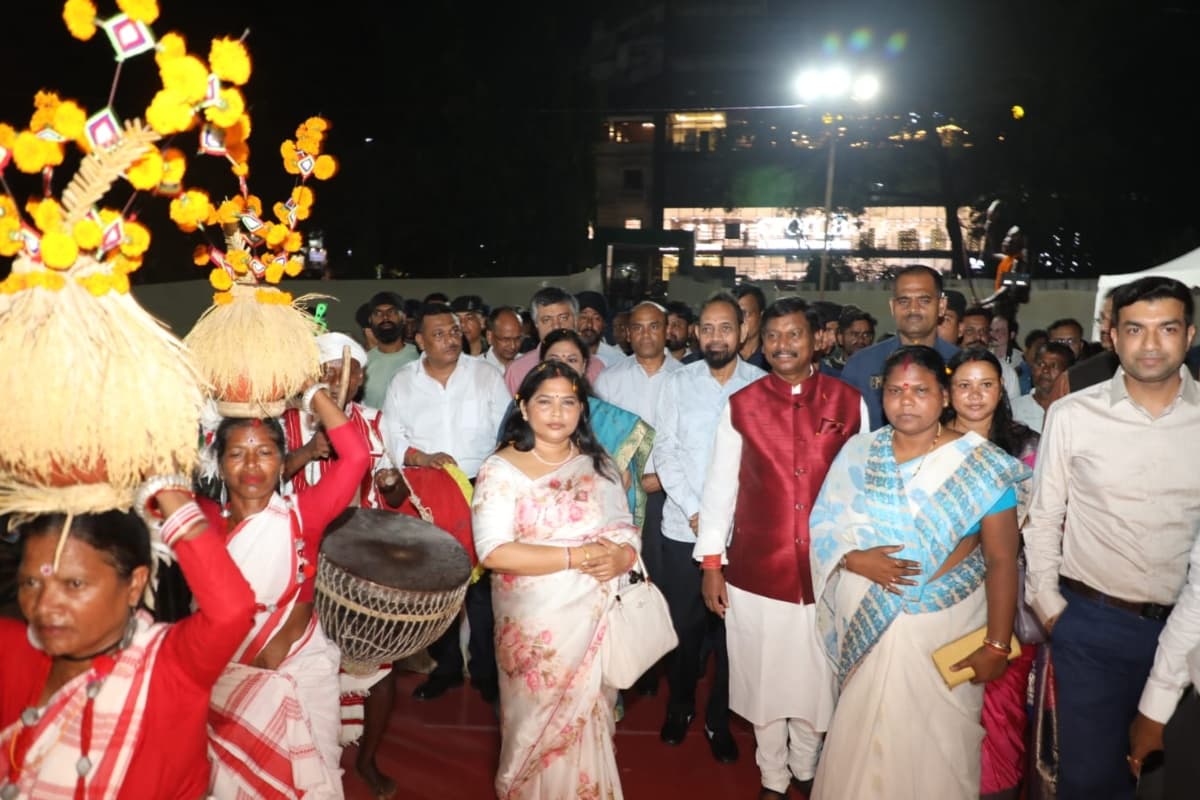 PHOTOS: केंद्रीय मंत्री अर्जुन मुंडा ने आदि महोत्सव का किया शुभारंभ, जमशेदपुर में उतरा मिनी भारत