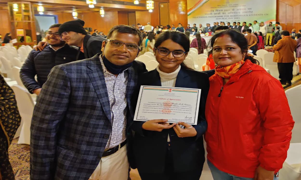 CBSE बोर्ड टॉपर चितरपुर की आस्था ने राजपथ पर PM मोदी संग देखा रिपब्लिक डे परेड, बोली- अविश्वसनीय था पल