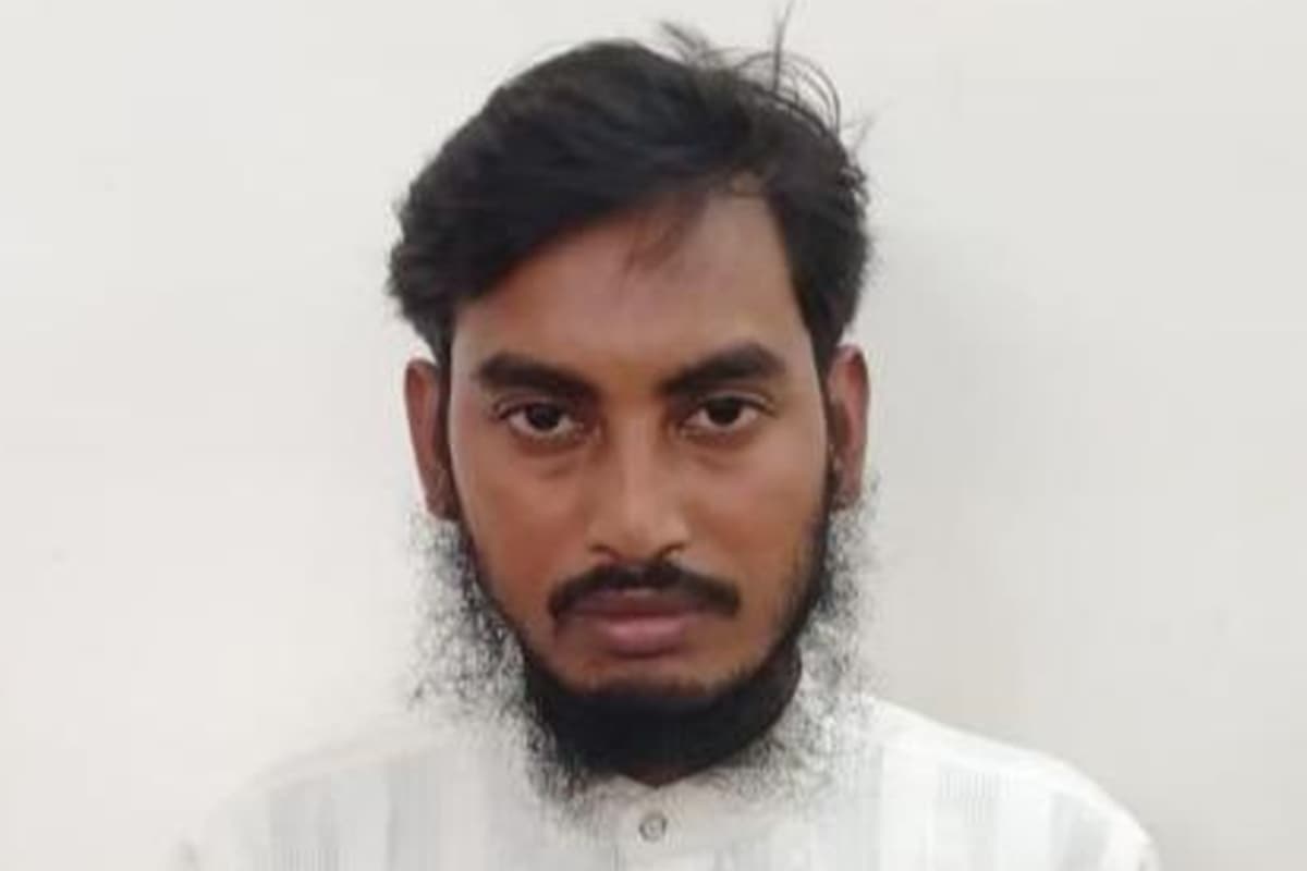 अमित शाह की बंगाल यात्रा से पहले मुर्शिदाबाद से फिर अलकायदा का संदिग्ध आतंकी गिरफ्तार, भाजपा ने ममता पर साधा निशाना अमित शाह की बंगाल यात्रा से पहले मुर्शिदाबाद से फिर अलकायदा का संदिग्ध आतंकी गिरफ्तार, भाजपा ने ममता पर साधा निशाना