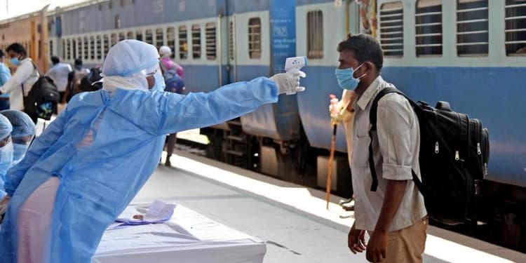 कोरोना : दानापुर स्टेशन पर ध्वस्त दिखी प्रशासन की व्यवस्था, जैसे-तैसे निकले श्रमिक व छात्र