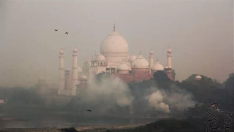 Air Pollution: आगरा-मथुरा में प्रदूषण बढ़ने के बाद प्रशासन चेता, पानी के टैंकर-एंटी स्मॉग गन का होगा इस्तेमाल