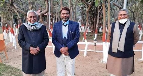 बिहार में क्या टूटने वाली है ओवैसी की पार्टी AIMIM? कैबिनेट विस्तार से पहले सीएम नीतीश से मिले सभी विधायक