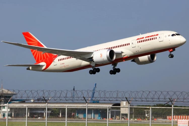 भारी तूफान में हीथ्रो एयरपोर्ट पर शान से उतरी 'महाराजा' की सवारी, एयर इंडिया के पायलट की खूब हो रही तारीफ