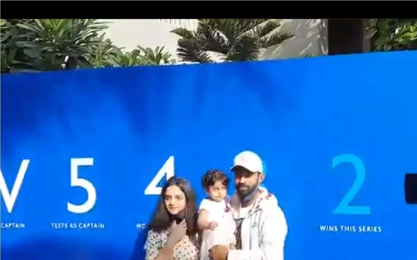 'गब्बर' के बाद अब टीम इंडिया के इस खिलाड़ी ने पत्नी के साथ लिया कोरोना वैक्सीन का पहला डोज, तसवीरें वायरल