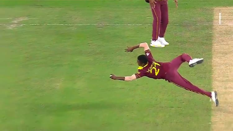 ENG vs WI T20 WC: वेस्टइंडीज के अकील हुसैन का 'सुपरमैन' अवतार, हवा में डाइव लगाकर लपका असंभव कैच, देखें VIDEO