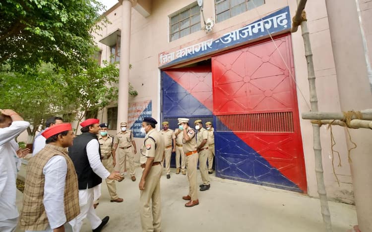 Akhilesh Yadav: अखिलेश यादव पहुंचे आजमगढ़ जेल, कार्यकर्ताओं का बढ़ाया मनोबल