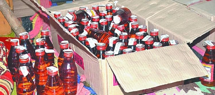 अलीगढ़ जहरीली शराब कांड: मुख्य आरोपी के पुत्र समेत 2 जमानत पर रिहा, जानें अब तक क्या हुई कार्रवाई