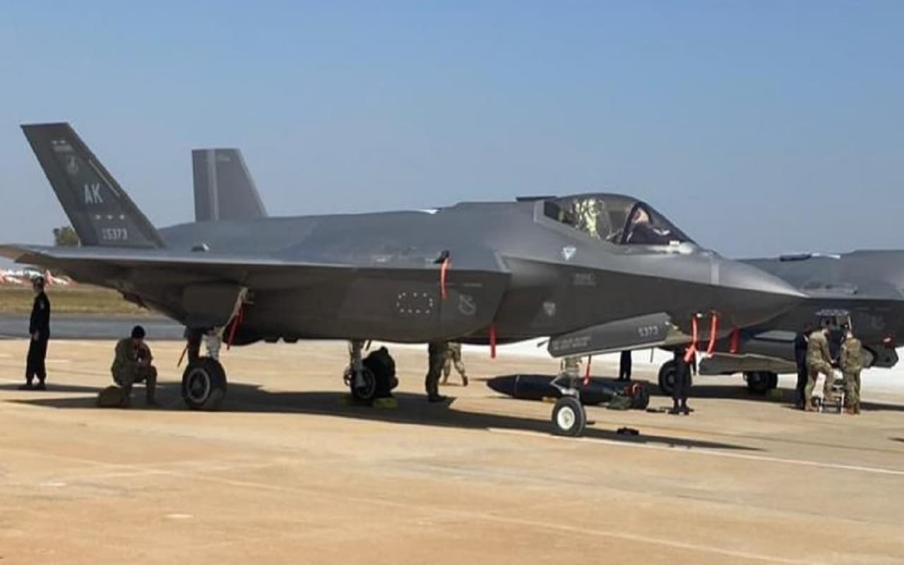 Aero India Show: एरो इंडिया में पहली बार नजर आया अमेरिकी वायुसेना का यह खतरनाक लड़ाकू विमान, जानें इसकी खासियत