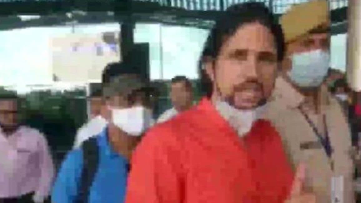 Mahant Narendra Giri death case: आनंद गिरि को लेकर हरिद्वार से वापस प्रयागराज लौटी पुलिस, जानें अब तक का अपडेट Mahant Narendra Giri death case: आनंद गिरि को लेकर हरिद्वार से वापस प्रयागराज लौटी पुलिस, जानें अब तक का अपडेट