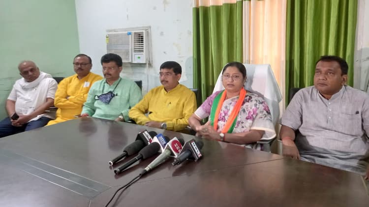 शिक्षा राज्यमंत्री अन्नपूर्णा देवी ने कांग्रेस पर साधा निशाना,बोली- भाजपा ने पिछड़ों व महिलाओं को दिया सम्मान