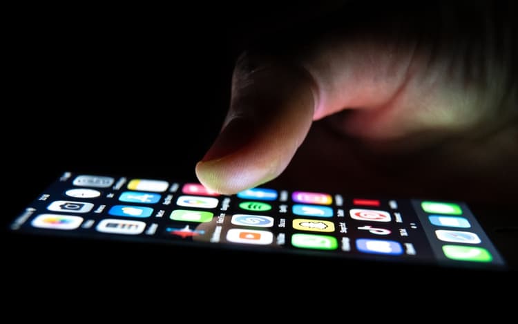 बड़े नेताओं के iPhone कौन कर रहा हैक? Apple ने हैकिंग की कोशिश पर दिया जवाब