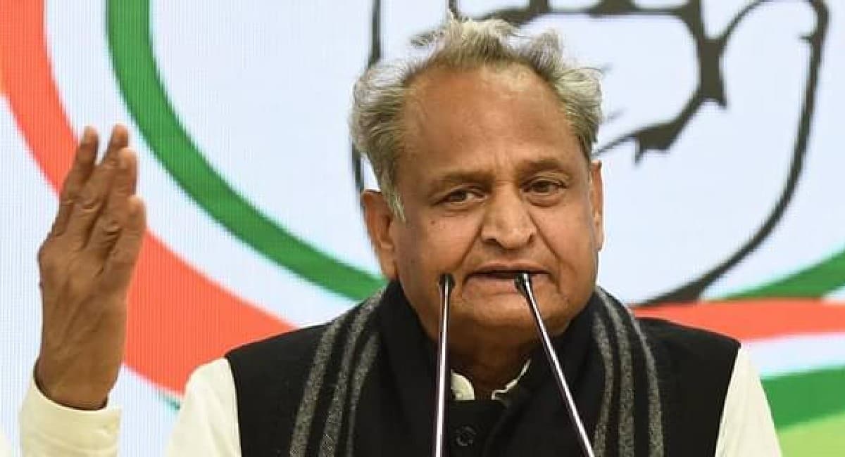 राजस्थान मंत्रिमंडल में बड़े बदलाव के संकेत, तीन मंत्रियों ने दिया इस्तीफा राजस्थान मंत्रिमंडल में बड़े बदलाव के संकेत, तीन मंत्रियों ने दिया इस्तीफा