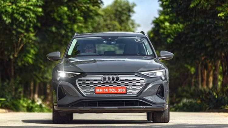 PHOTO : ऑडी क्यू 8 ई-ट्रॉन की प्राइस का 18 अगस्त को हो सकती है घोषणा, इसके फीचर्स के बारे में जानें