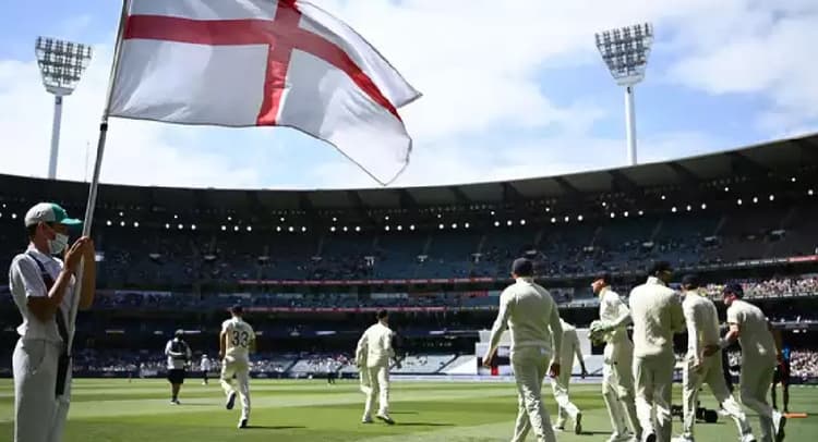 Australia vs England Ashes: चौथे टेस्ट से पहले इंग्लैंड की टीम को तगड़ा झटका, मुख्य कोच कोरोना पॉजिटिव