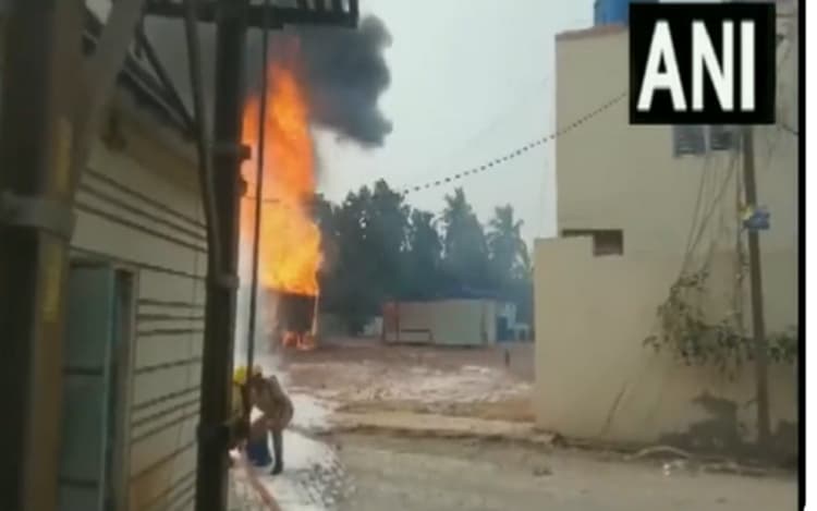 पश्चिम बंगाल: हावड़ा के डोमजूर में केमिकल फैक्ट्री में लगी आग, काबू पाने में जुटे दमकलकर्मी