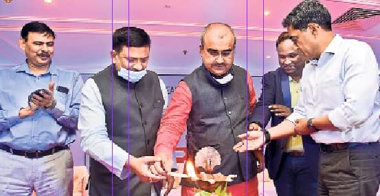 महिला दिवस पर बिहार में एक लाख महिलाओं को लगेगा कोरोना का टीका महिला दिवस पर बिहार में एक लाख महिलाओं को लगेगा कोरोना का टीका