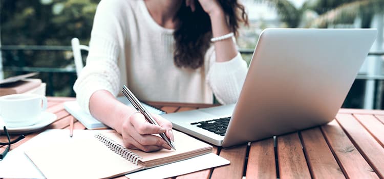 ऑनलाइन क्लास के नाम पर यू-ट्यूब से मैटेरियल उठा बच्चों को भेज रहे स्कूल