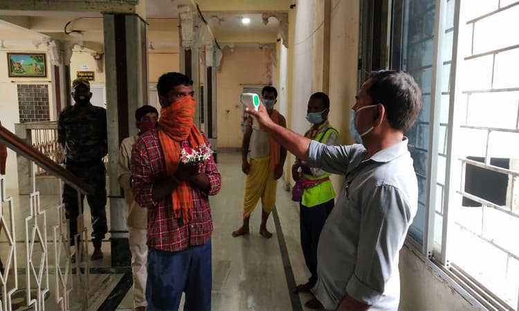 Lucknow News: विमान से उतरते ही कोविड-19 की होगी जांच, DGCA ने टर्मिनल में प्रवेश से पहले जांच के दिए निर्देश