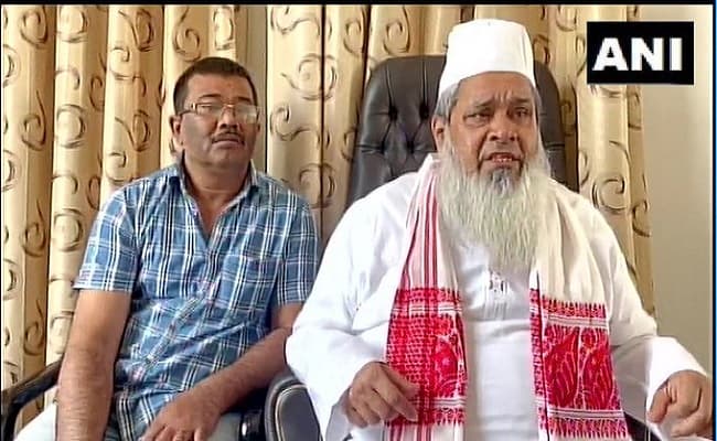 Assam Chunav 2021 : इस्लामिक स्टेट बनाने की बात कहने वाले वायरल वीडियो पर मौलाना बदरुद्दीन अजमल कासमी ने दी सफाई, बताया 100% फेक