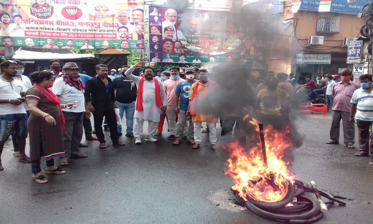 भाजपा नेता की हत्या के विरोध में बंगाल में बवाल, कई जगह प्रदर्शन, बैरकपुर रहा बंद