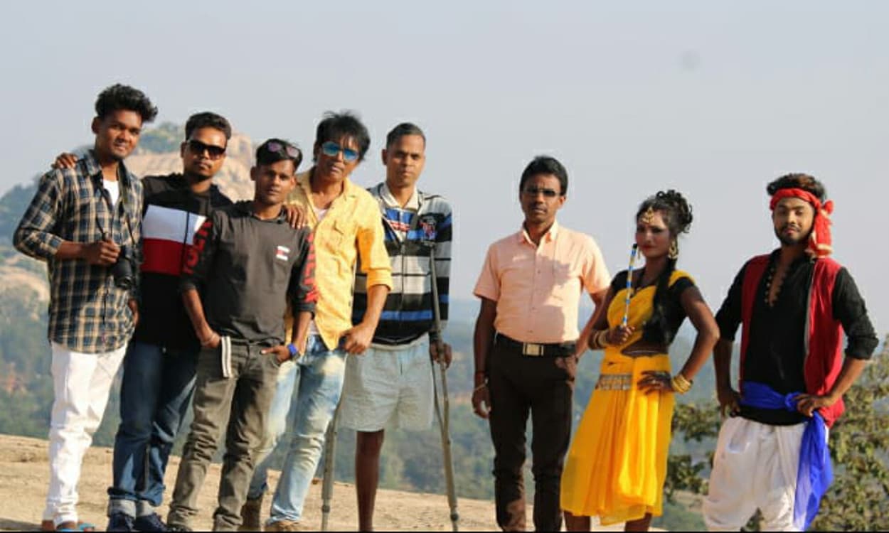 बालेश्वर के नागपुरी गानों का एलबम यू-ट्यूब में मचा रहा है धमाल, जानें हादसे में पैर गंवाने के बाद कैसे चुनी नयी राह